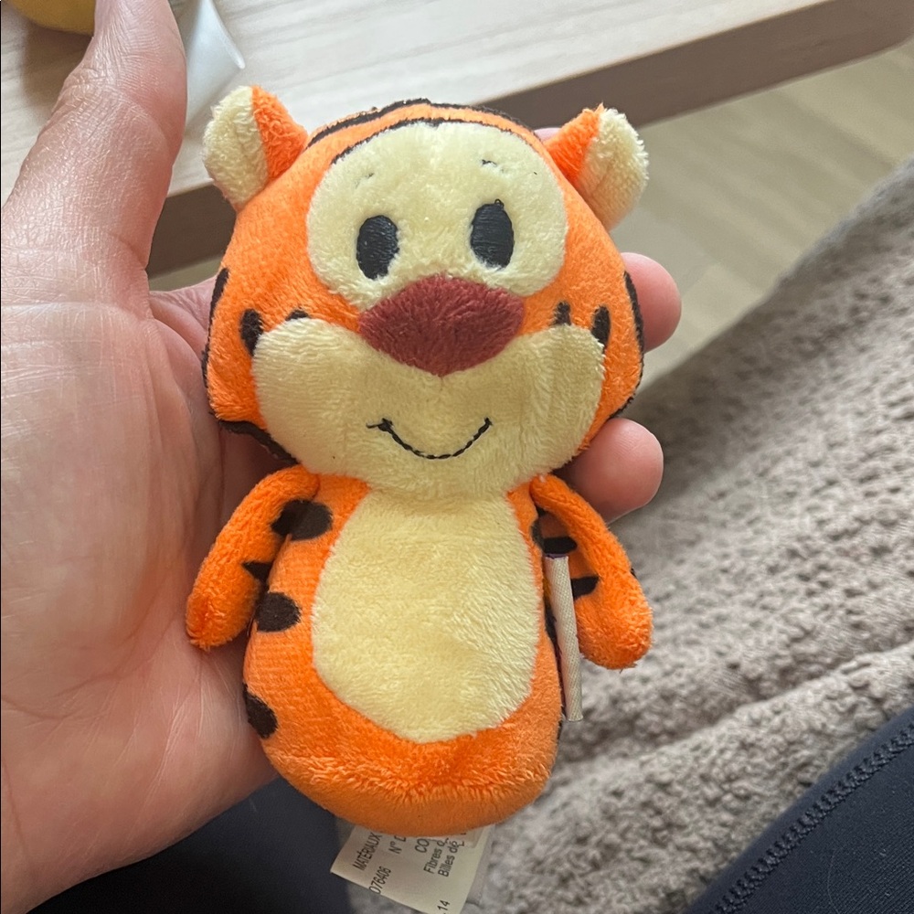 Hallmark Itty Bittys Disney Pooh, Piglet & Tigger Plush Trio - Picture 8 of 8